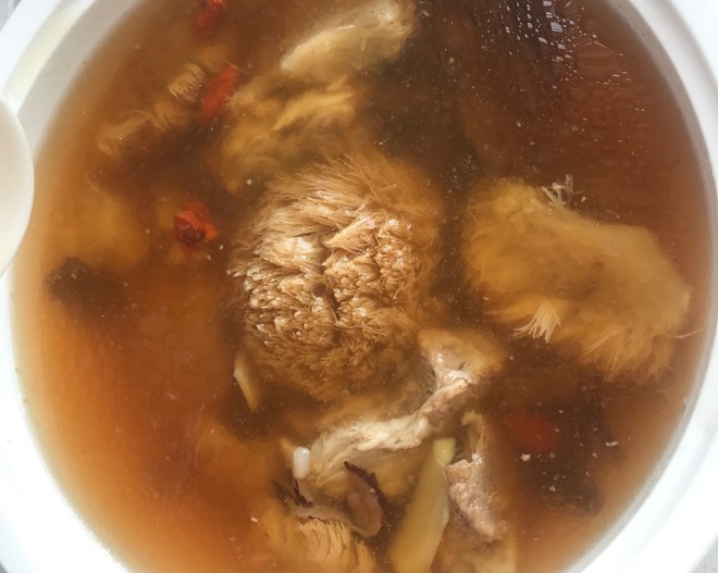 猴头菇排骨养胃汤（行气、暖胃）