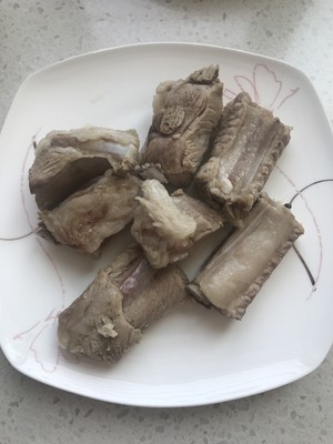 猴头菇排骨养胃汤（行气、暖胃）