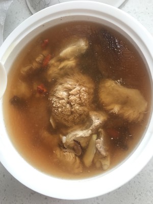 猴头菇排骨养胃汤（行气、暖胃）