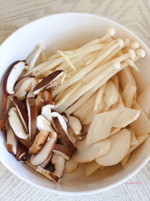 美味猴头菇杂蘑