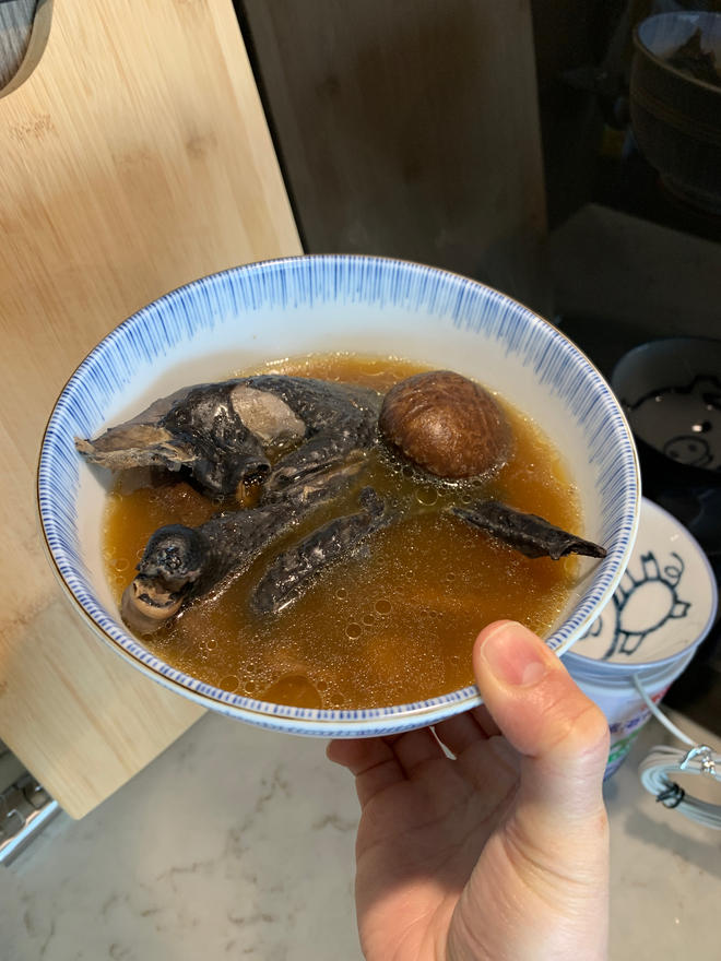 松茸花菇乌鸡汤
