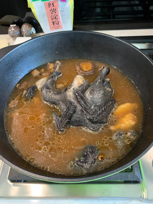 松茸花菇乌鸡汤
