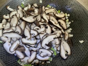香菇这样炒比肉都好吃?素炒香菇