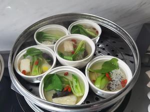 海参鸽蛋竹荪汤