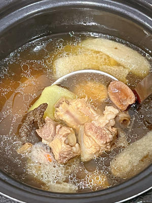 煲靓汤|羊肚菌竹荪排骨汤