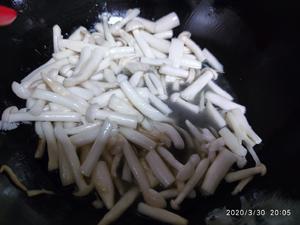 海鲜菇豆腐汤，超简单，晚上喝一碗暖暖的?