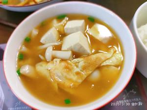 海鲜菇豆腐汤，超简单，晚上喝一碗暖暖的?