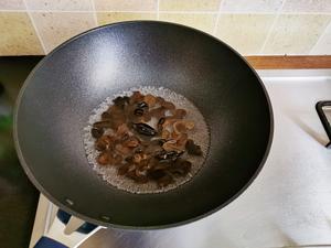 鲜得连汤汁都不留一滴的海鲜菇炒蛋