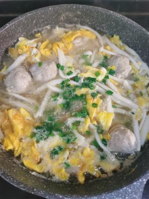鲜掉眉毛的海鲜菇鸡蛋汤