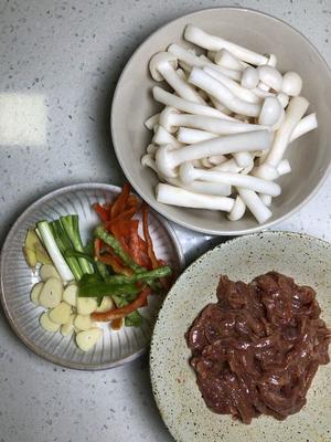 家常小炒‼️海鲜菇炒肉丝?