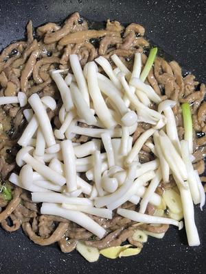 家常小炒‼️海鲜菇炒肉丝?