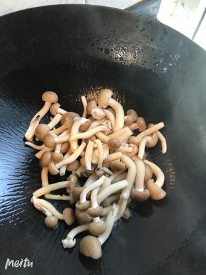 椒香蟹味菇  ?特别特别受欢迎?