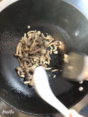 椒香蟹味菇  ?特别特别受欢迎?