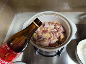 草菇焖鸡