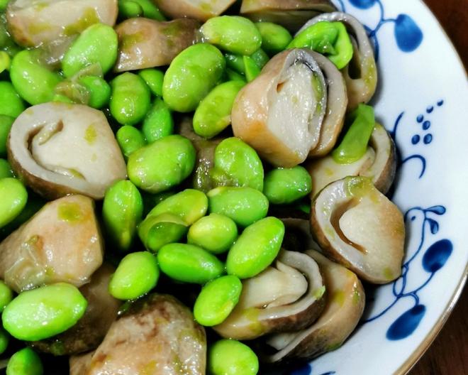 素炒外星人?       （草菇毛豆米）