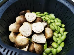 素炒外星人?       （草菇毛豆米）