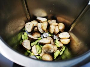 素炒外星人?       （草菇毛豆米）