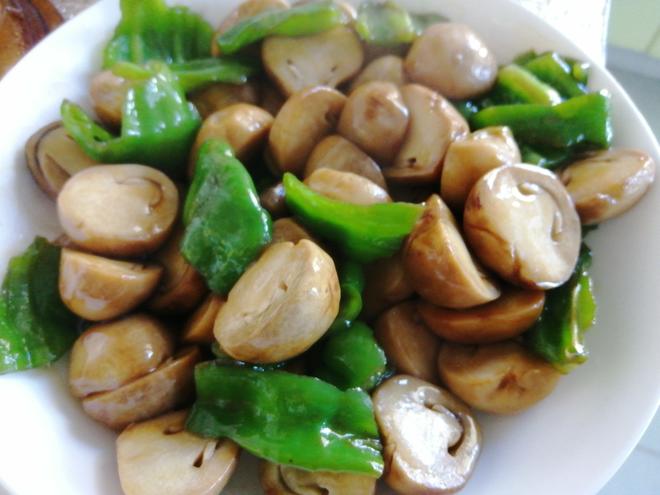 蚝油青椒炒草菇