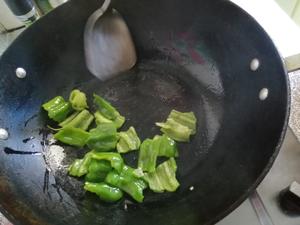 蚝油青椒炒草菇