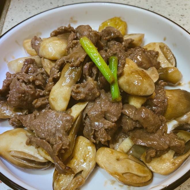 就是那个味！粤菜经典~蚝油草菇炒牛肉