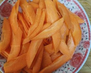 鸡腿菇炒胡萝卜