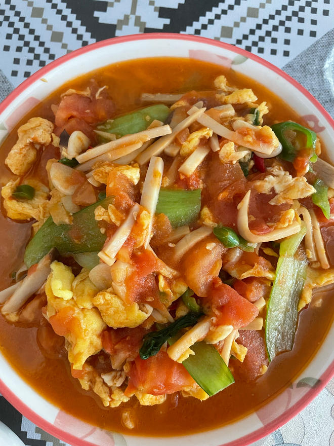 西红柿炒鸡腿菇鸡蛋