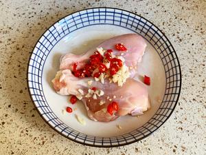 不加一滴油的金针菇蒸鸡腿