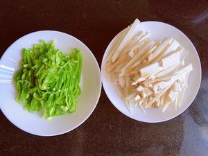 青椒炒鸡腿菇