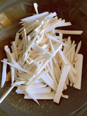 青椒炒鸡腿菇