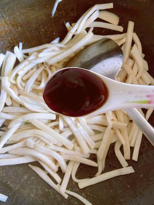 青椒炒鸡腿菇