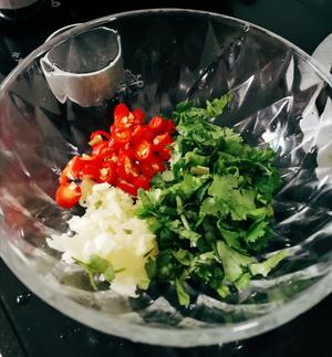 手撕凉拌鸡腿菇
