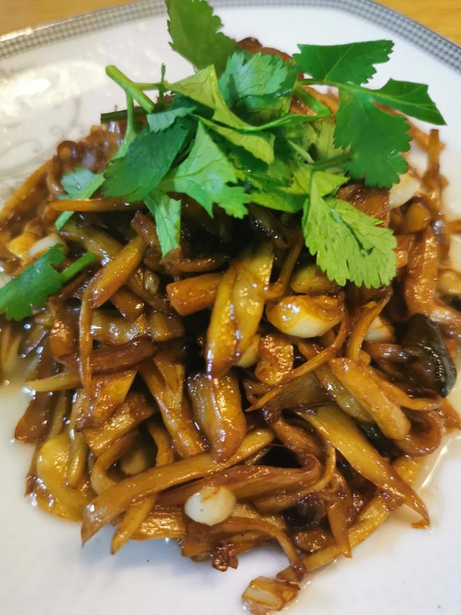 酱汁鸡腿菇