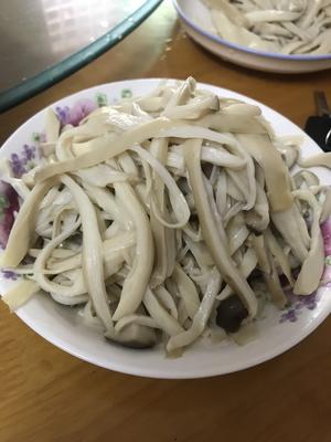 比肉好吃的鸡腿菇