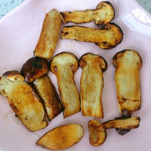 香喷喷的香煎松茸