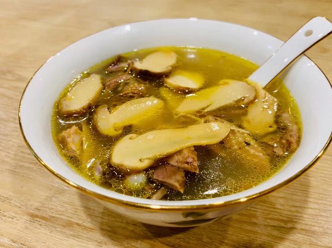 野生松茸炖鸡汤