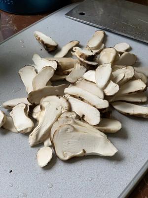 野生松茸炖鸡汤