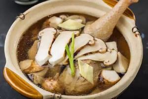 野生松茸炖鸡汤