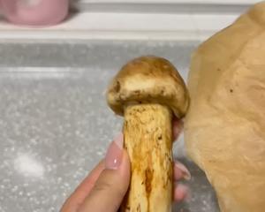 正确清理松茸、保存、食用方法