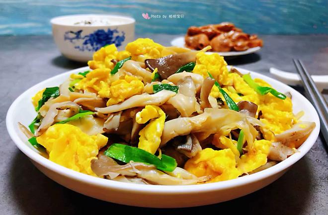 平菇炒鸡蛋