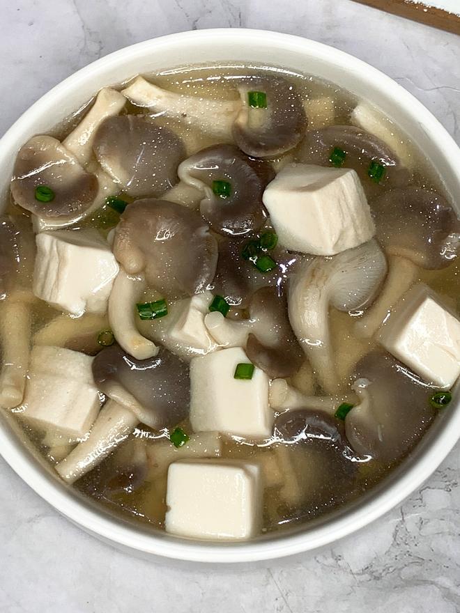低脂鲜美！连喝三碗都不腻的平菇豆腐汤