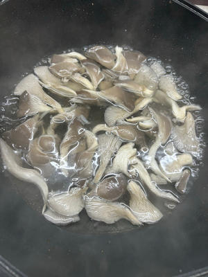 平菇炒肉片