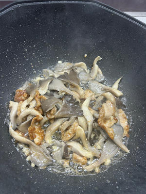 平菇炒肉片