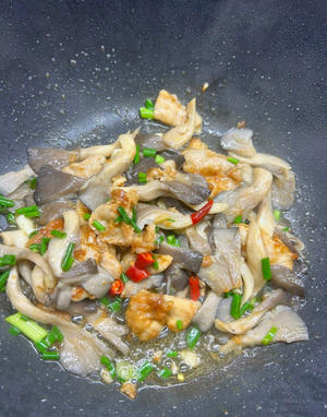 平菇炒肉片