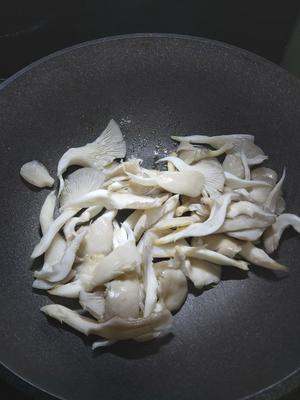 干煸平菇（有肉的味道）