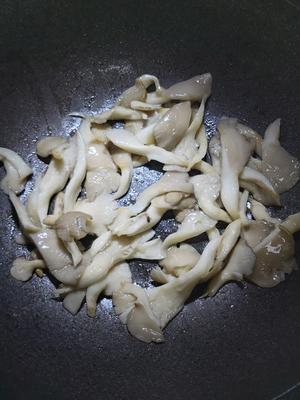 干煸平菇（有肉的味道）