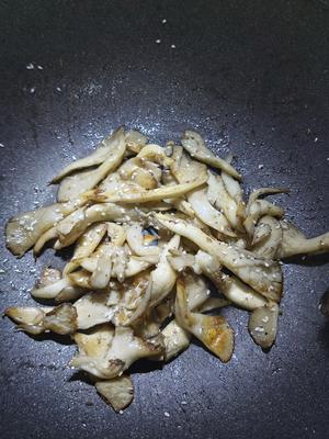 干煸平菇（有肉的味道）