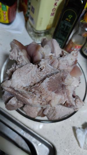 茶树菇炖肘子