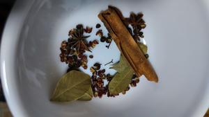 茶树菇炖肘子