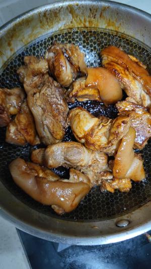 茶树菇炖肘子