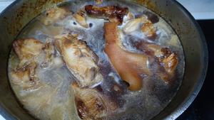 茶树菇炖肘子
